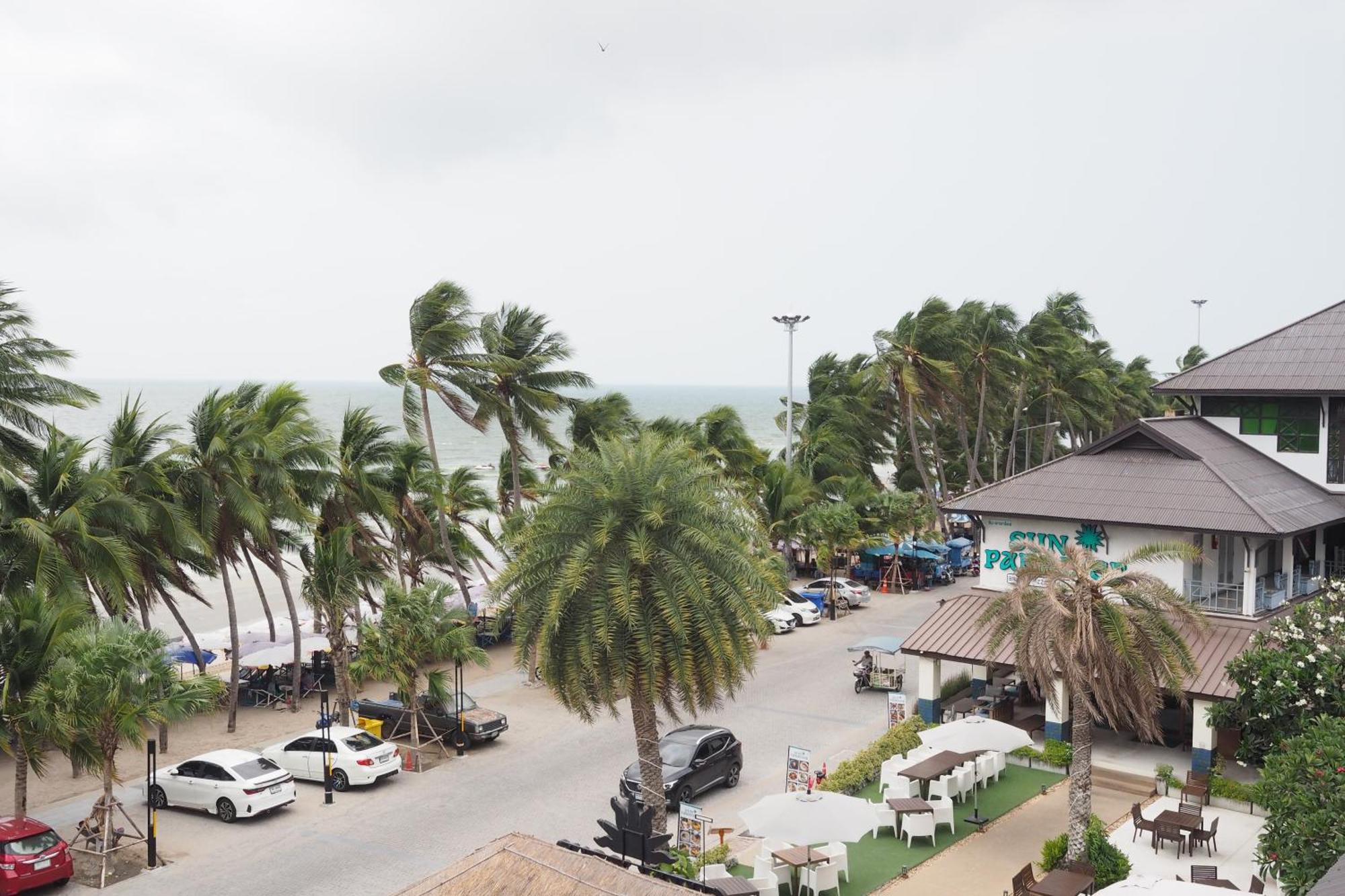 The Beach Bangsaen By Thanthita Next To Wonnapa Beach Free Disney Plus Dış mekan fotoğraf