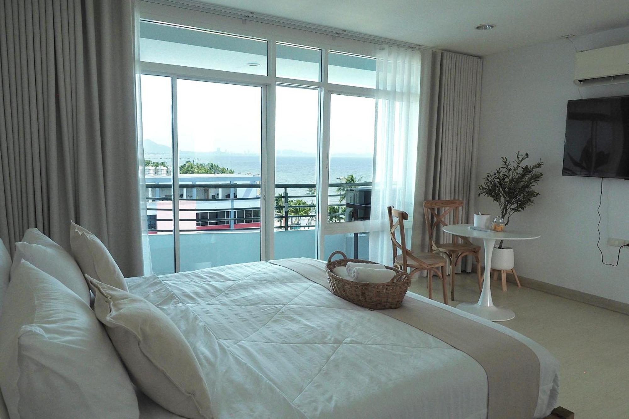 The Beach Bangsaen By Thanthita Next To Wonnapa Beach Free Disney Plus Dış mekan fotoğraf