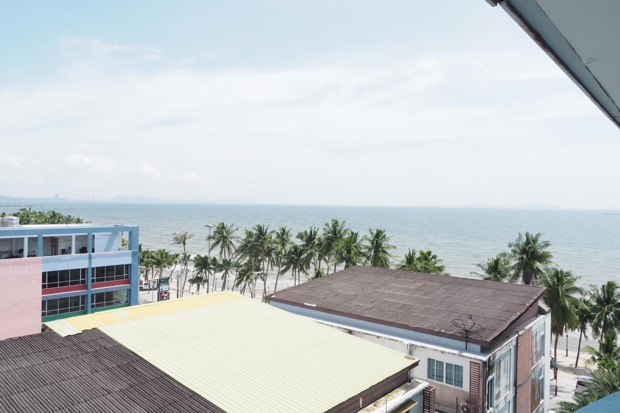 The Beach Bangsaen By Thanthita Next To Wonnapa Beach Free Disney Plus Dış mekan fotoğraf